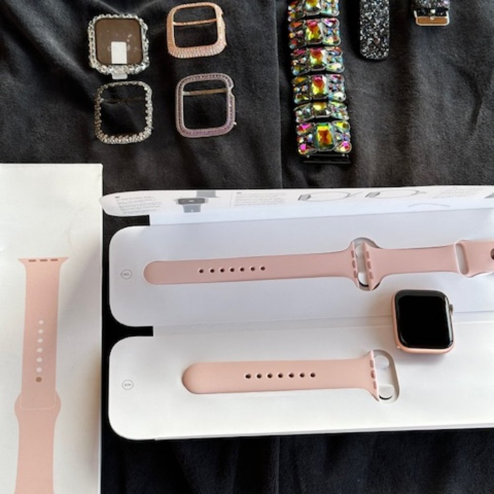 APPLE WATCH SERIES 4 GPS+CELLULAR LOTS OF BLING ACCESSORIES INCLUDED